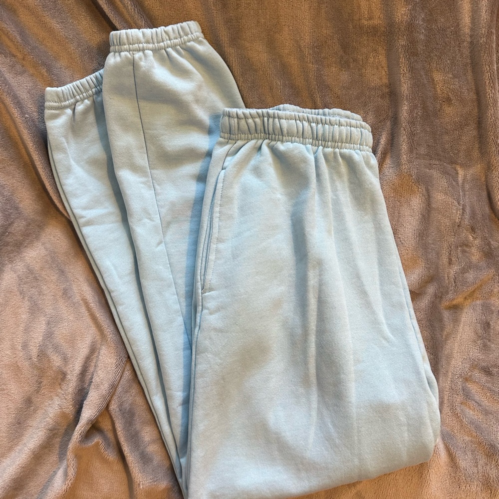 light blue prettylittlething sweatpants !!